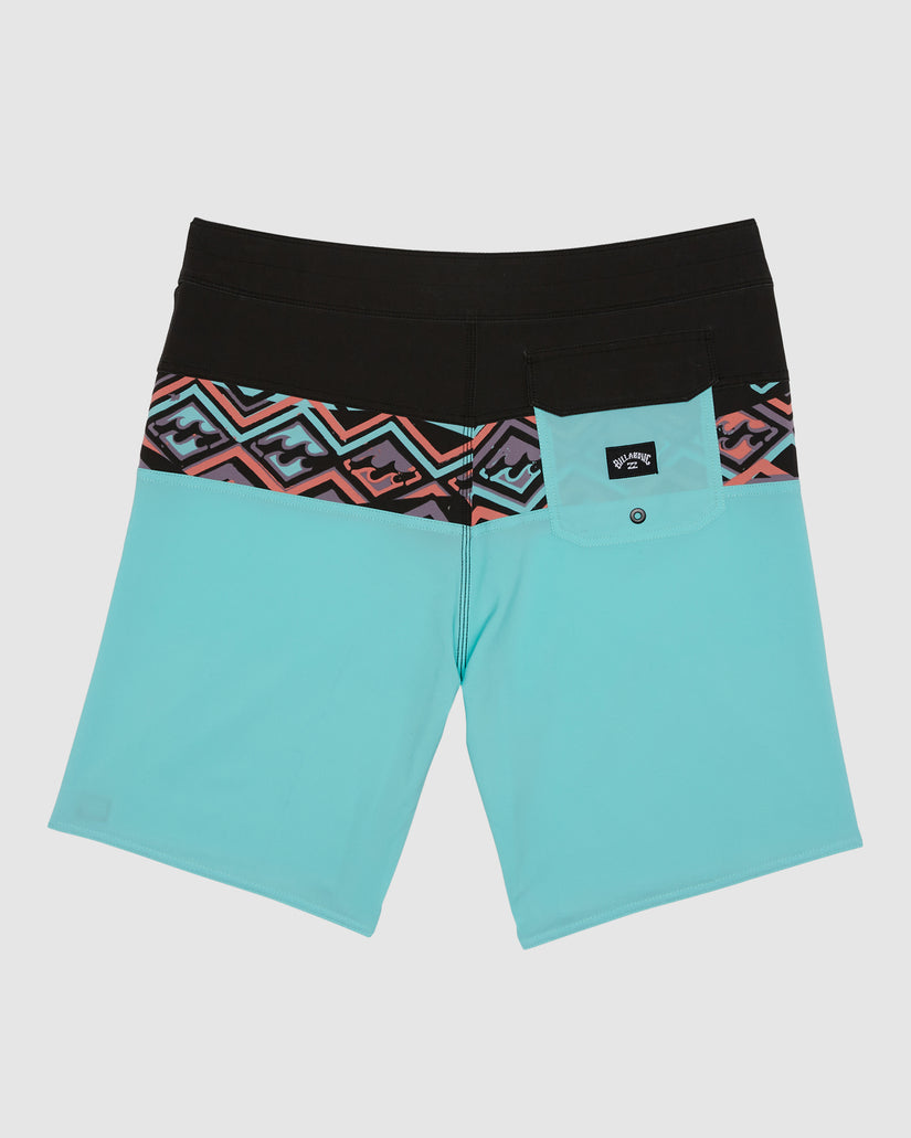 Boys 8-16 Momentum Pro Boardshorts